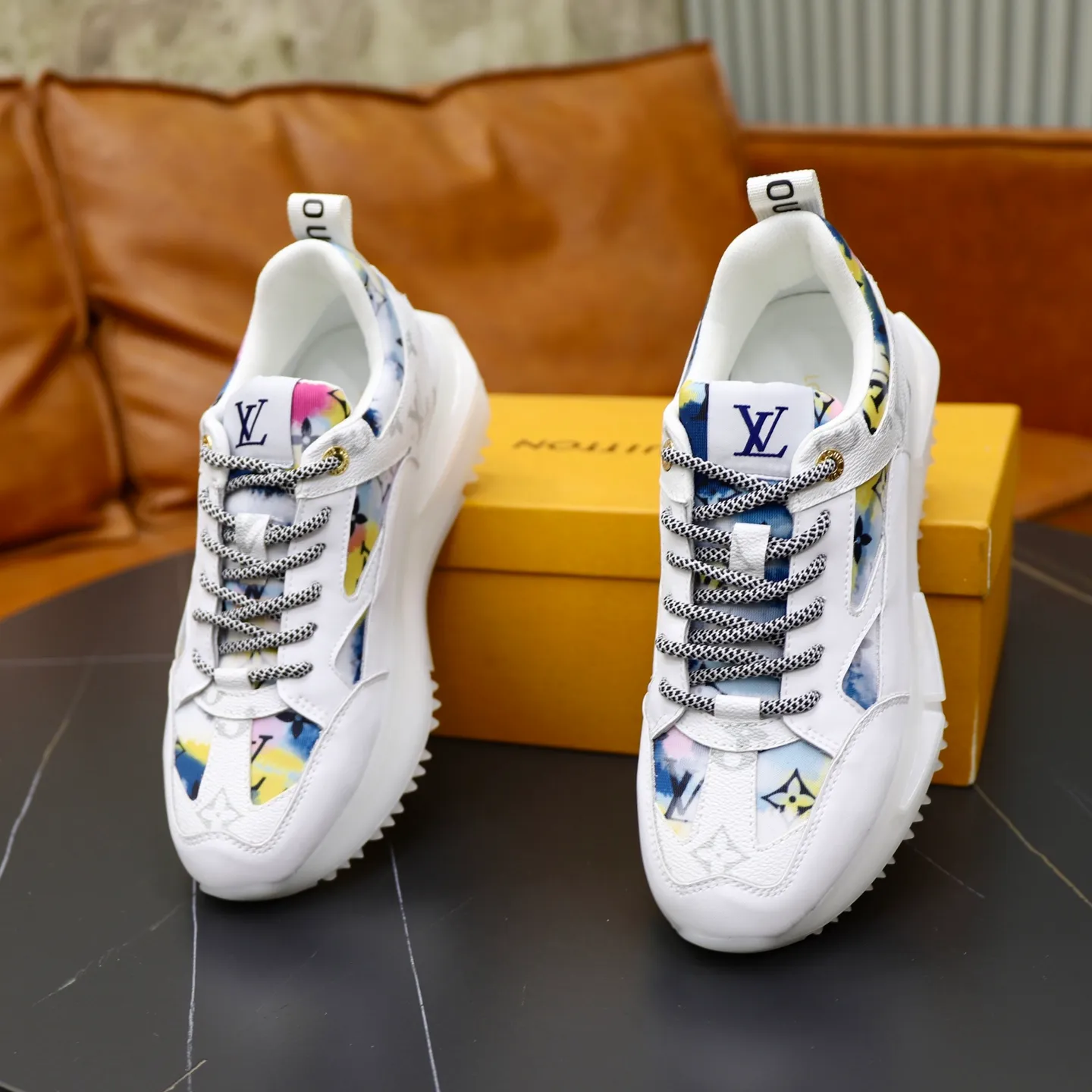 Ex-factory price: 462💰🙅‍♂️🙅‍♂️🙅‍♂️ Brand: LV Louis Vuitton Standard code: 38-44 (45 customized) Grade: Same as the official website Material: Original material splicing Comfortable and breathable lining Lightweight and wear-resistant sports outsole Style category: Men's fashionable casual shoes Running sneakers Distinguished luxury brand elements Top luxury Color: actual picture color